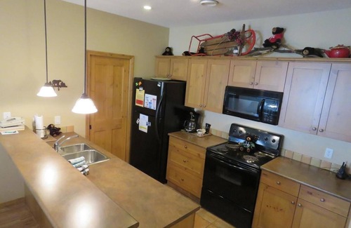 Sun Peaks Condominio | Crystal Forest #63 By Bear Country