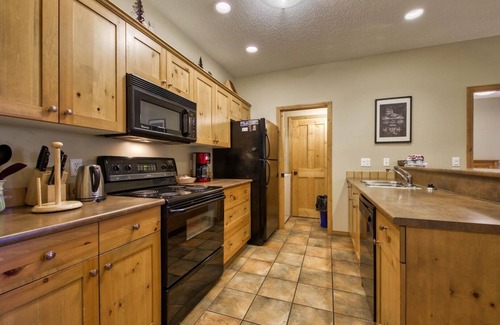 Sun Peaks Condominio | Crystal Forest #65 By Bear Country
