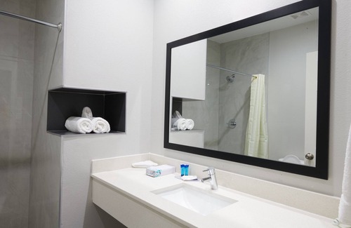 Baytown Hotel | Crystal Inn