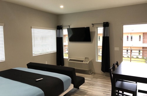 Houston Hotel | Crystal Inn