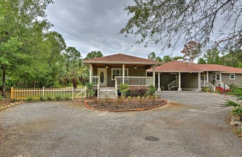 Crystal River Casa | Crystal River Cottage on 1 Acre with Deck and Porch!