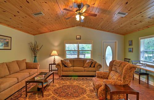 Crystal River Casa | Crystal River Cottage on 1 Acre with Deck and Porch!