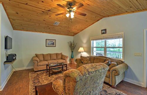 Crystal River Casa | Crystal River Cottage on 1 Acre with Deck and Porch!