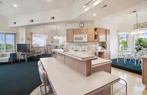Tuckahoe Casa | Crystal Sands -- Unique 5 BR in Southern Duck with Community Amenities