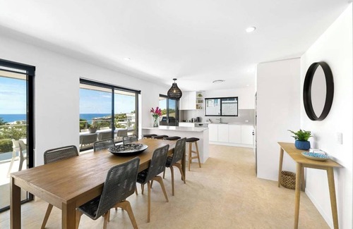 Sunshine Beach Apartamento | Crystal Shores Top Floor U/4, Stunning Sea View Apartment 200m to Sunshine Beach