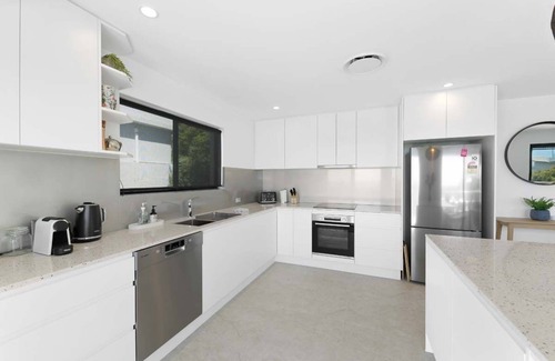 Sunshine Beach Apartamento | Crystal Shores Top Floor U/4, Stunning Sea View Apartment 200m to Sunshine Beach