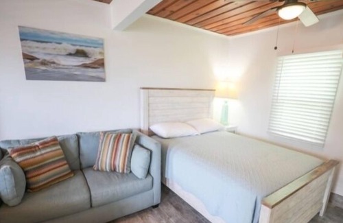 Kure Beach Casa | Crystal Shores Unit 3 - Irresistible Charming Beach Retreat Villa by Redawning