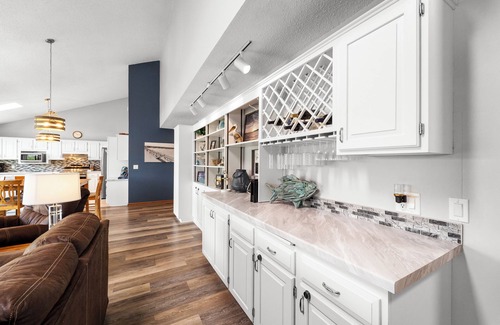 Linn Creek Casa | Crystal Springs - Lakefront with Hot Tub!