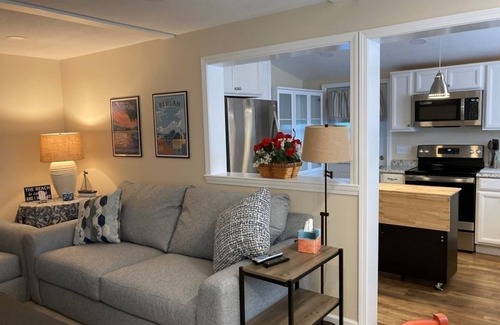 Lake Township Apartamento | Crystal View Lakeside steps to Crystal Lake Beach and amazing sunsets