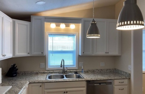 Lake Township Apartamento | Crystal View Lakeside steps to Crystal Lake Beach and amazing sunsets