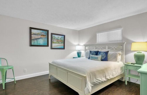 Crystal Beach Casa | Crystal Villas 12B - Updated 2 Bedroom with Loft Beach Front Condo In the Heart of Destin