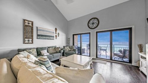 Crystal Beach Casa | Crystal Villas 12B - Updated 2 Bedroom with Loft Beach Front Condo In the Heart of Destin
