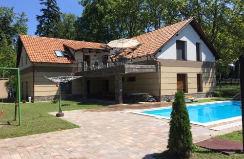 Balatonszemes Apartamento | Családi Villa