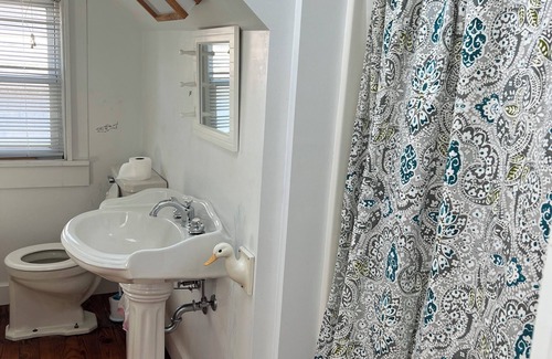 Pine Orchard Casa | CT Waterfront beach house! Family-sized with all the amenities.
