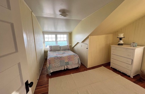 Pine Orchard Casa | CT Waterfront beach house! Family-sized with all the amenities.