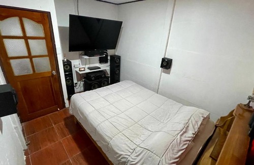 Birri Casa | Cuarto Cerca del Aeropuerto