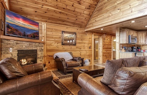 Black Bear Falls Cabina | Cub Path Lodge - Luxurious 5/5 With Theatre Room And Mountain Views! 5 Bedroom Cabin by RedAwning