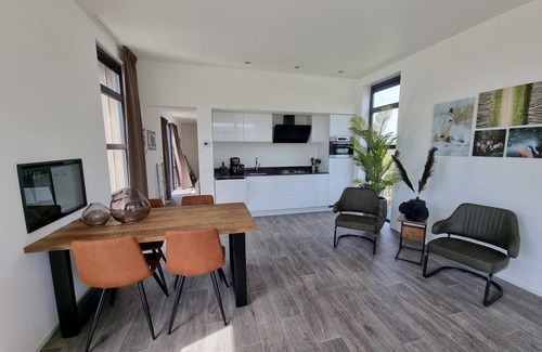 Biddinghuizen Casa | Cube Maximaal 4 by Interhome