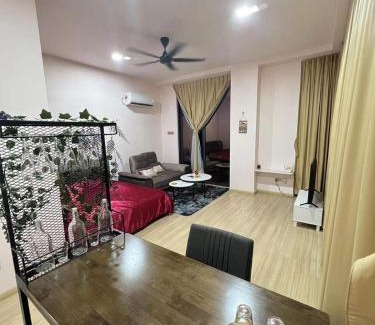 Taman Setia Indah Apartamento | Cube8Teens