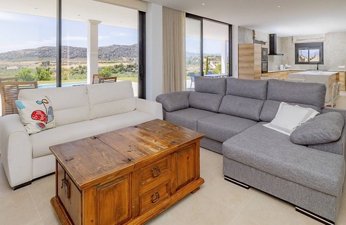 Alhaurín el Grande Cabaña | Cubo's Casa Rural Bellaluz / piscina privada / aire acondicionado / wifi gratis