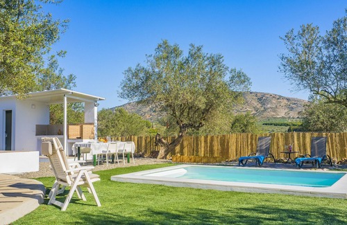 Alhaurín el Grande Cabaña | Cubo's Casa Rural La Oliva / piscina privada / aire acondicionado / wifi gratis