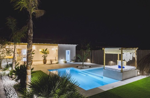 Alhaurín el Grande Cabaña | Cubo's Casa Rural Agua de Lima / piscina privada / aire acondicionado / wifi gratis