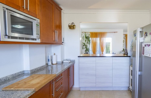 Mijas Chalet De Esquí | Cubo's Chaparral Townhouse & Community Pool / vistas al mar / wifi gratis / aire acondicionado