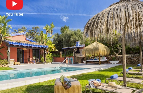 Alhaurín el Grande Cabaña | Cubo's Finca la Encina / Piscina / jardín privado / TV satélite / wifi