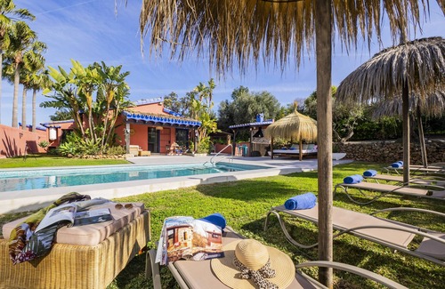 Alhaurín el Grande Cabaña | Cubo's Finca la Encina / Piscina / jardín privado / TV satélite / wifi