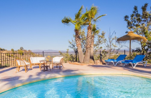 Alhaurín el Grande Cabaña | Cubo's Finca La Deseada / piscina privada / wifi gratis
