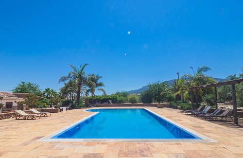 Alhaurín el Grande Cabaña | Cubo's Finca Los Magnolios / piscina privada / wifi gratis