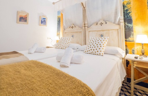 Tolox Cama Y Desayuno | Cubo's Hostal La Plaza Room 103 with Breakfast