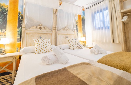 Tolox Cama Y Desayuno | Cubo's Hostal La Plaza Room 103 with Breakfast