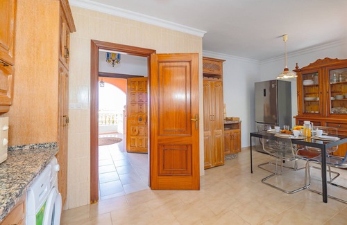 Alhaurín de la Torre Cabaña | Cubo's Pink Townhouse Los Manantiales