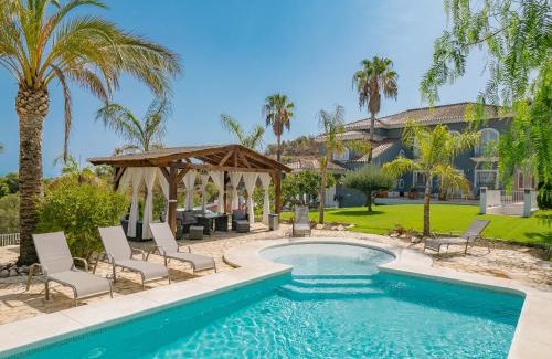 Coin Villa | Cubo's Villa Agua de Azahar