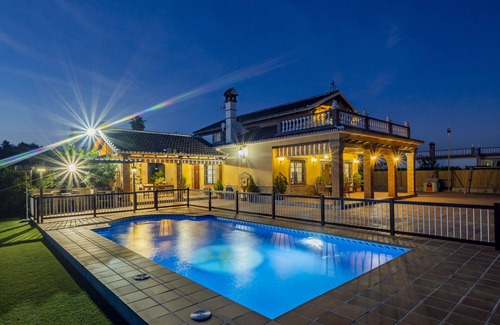 Alhaurín el Grande Villa | Cubo's Villa Los Javieles / piscina / aire acondicionado / ideal para niños / wifi gratis