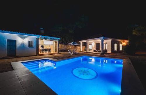 Alhaurín el Grande Villa | Cubo's Villa Antonio.Wifi, aire acondicionado, piscina,