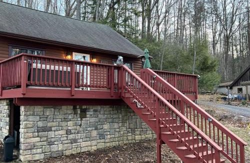 Thayerville Casa | Cubs Den - Hot Tub- Walk to Lake- Fire Pit - Kayaks
