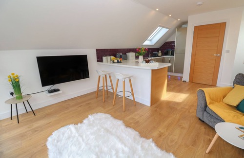 Mabe Cabaña | CUCKOO'S REST, romantic, with a garden in Penryn