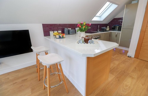 Mabe Cabaña | CUCKOO'S REST, romantic, with a garden in Penryn