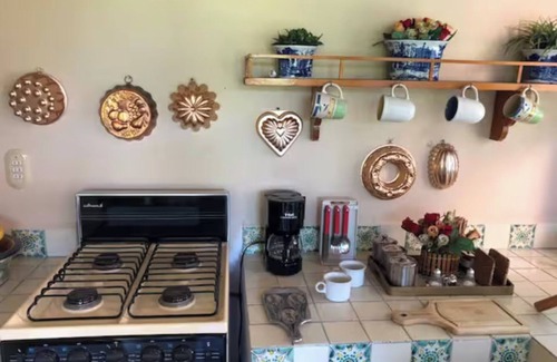 Tres de Mayo Casa | Cuernavaca's Hidden Gem: Adorable Bungalow with WiFi & Serene Garden Escape.