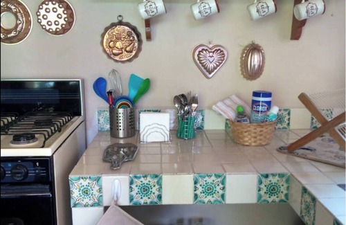Tres de Mayo Casa | Cuernavaca's Hidden Gem: Adorable Bungalow with WiFi & Serene Garden Escape.