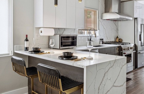 Skokie Casa | Culinary DREAM - Tranquil Home - Pizza Oven/BBQ/Smoker