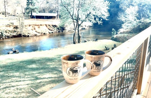 Franklin Cabina | Cullasaja River front Cabin with game room in the Smokey Mountains Franklin NC