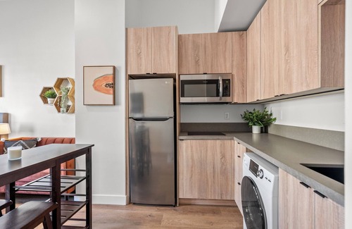Playa Del Rey Casa | Culver Lofts B by AvantStay | Steps to the Beach & Restaurants! | Modern Studio