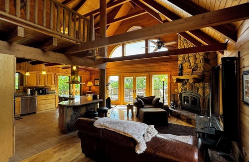 Nancy Casa | Cumberland Haven! One mile to Cumberland Point boat ramp and park.
