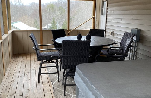 Monticello Casa | Cumberland Lake House W/ Hot Tub