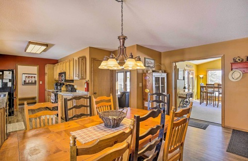 Cumberland Casa | 'Cumberland Retreat' w/ Lakefront Yard & Dock