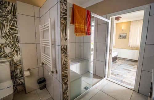Mithatpasa Hotel | Cunda Ada Kızı Otel