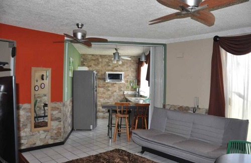 San Juan Apartamento | Vive como un local! Apartamento seguro y acogedor en Tibás.